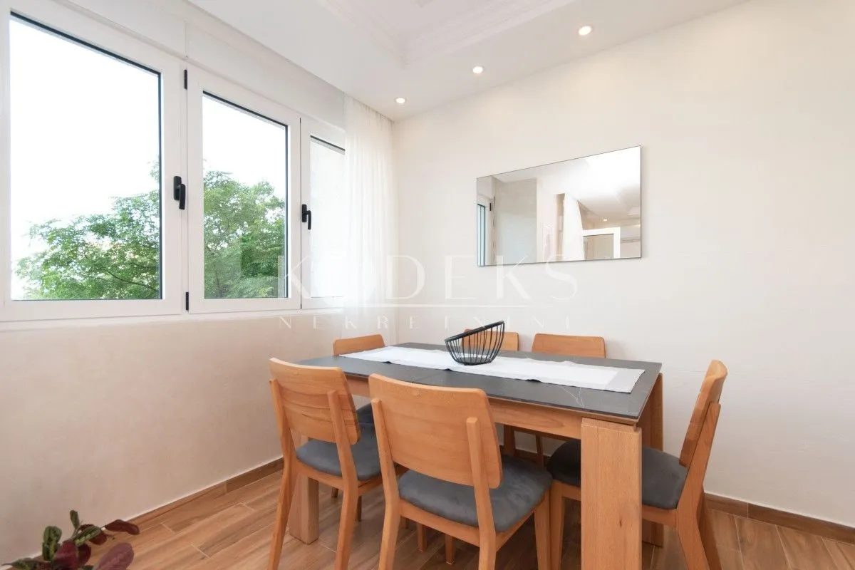 Izdavanje, dvosoban stan, 76m², Centar, Podgorica