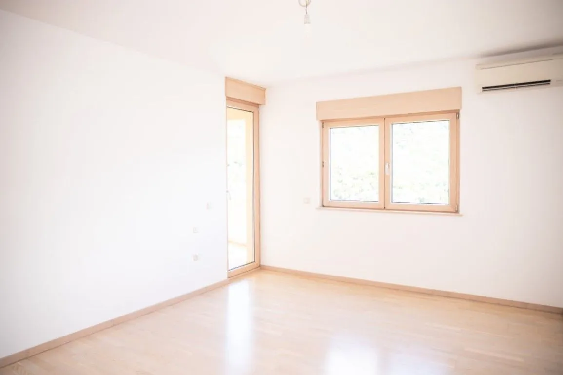 Sale, two bedroom apartment, 105m², Bečići, Budva