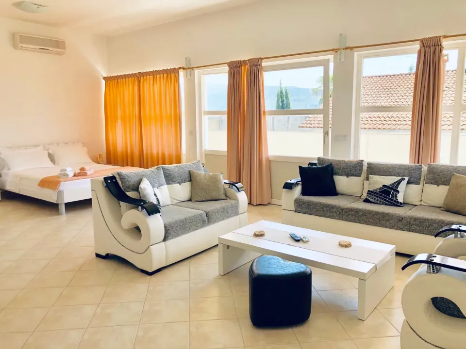 Sale, house, 378m², Topla, Herceg Novi