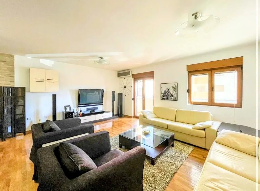 Prodaja, trosoban stan, 105m², Stari Aerodrom, Podgorica