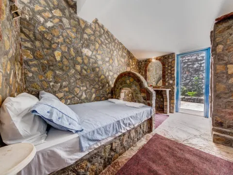 Izdavanje, kuća, 200m², Kotor, Crna Gora - image 14