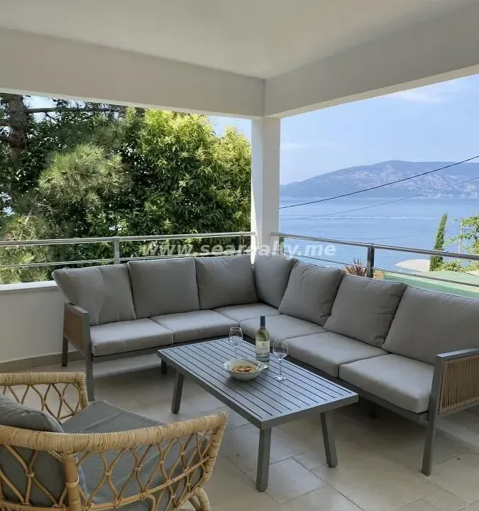 Izdavanje, kuća, 145m², Herceg Novi, Crna Gora