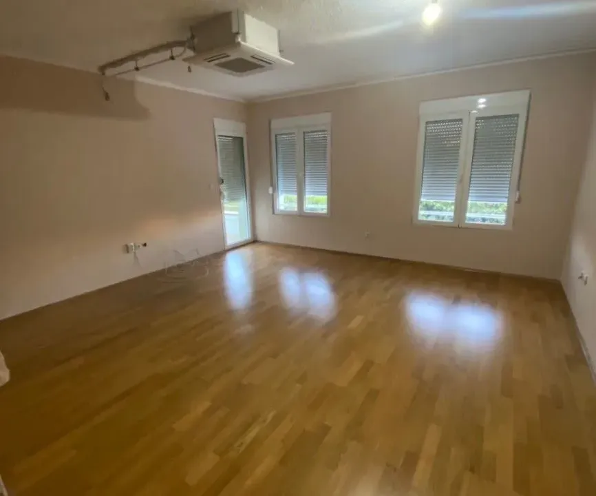 Izdavanje, dvosoban stan, 70m², Ljubović, Podgorica