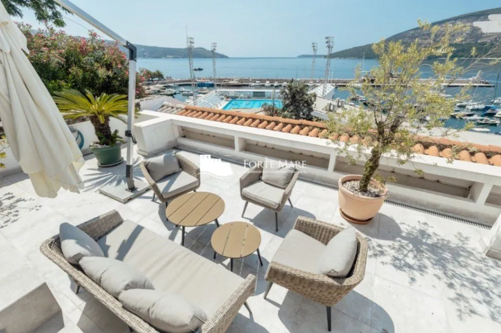 Prodaja, trosoban stan, 244m², Herceg Novi, Crna Gora