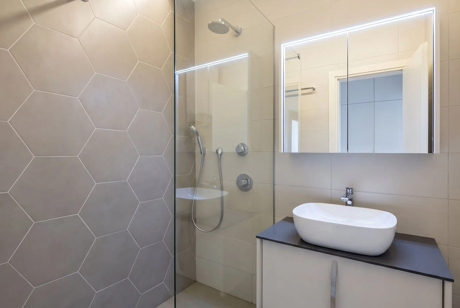 Prodaja, dvosoban stan, 52m², Dobrota, Kotor
