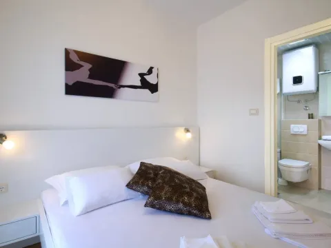 Izdavanje, dvosoban stan, 75m², Centar, Budva - image 8