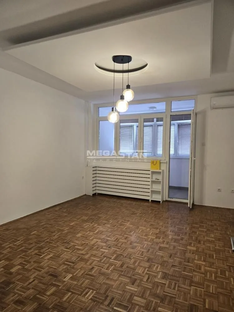 Rent, two bedroom apartment, 60m², Retenzija, Beograd