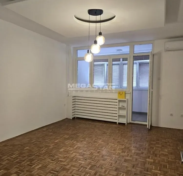 Rent, two bedroom apartment, 60m², Retenzija, Beograd