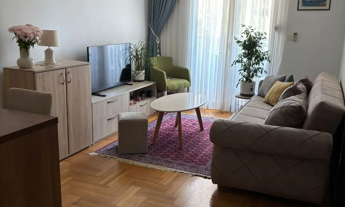 Izdavanje, jednosoban stan, 40m², Lazi, Budva