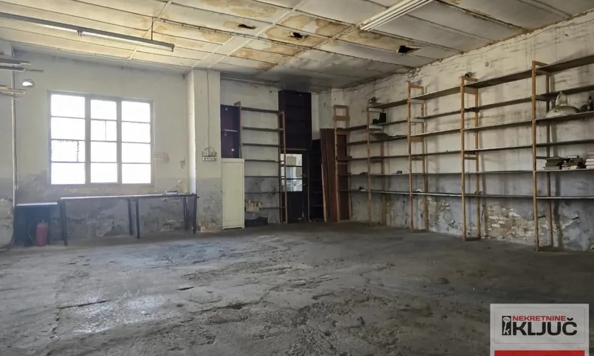 Izdavanje, poslovni prostor, 300m², Futog, Novi Sad Sve Podlokacije