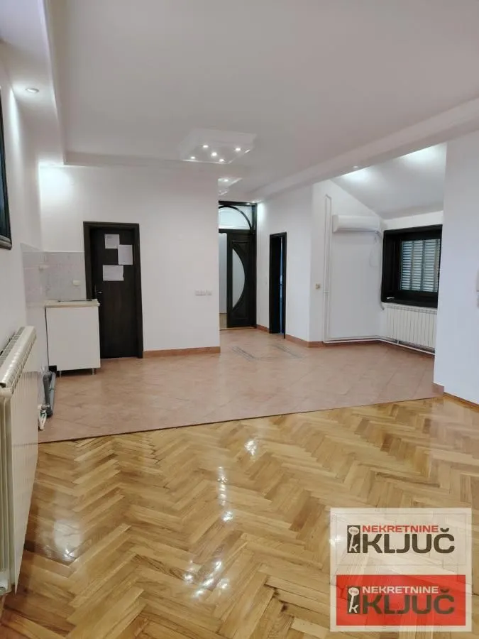 Rent, house, 250m², Centar, Novi Sad