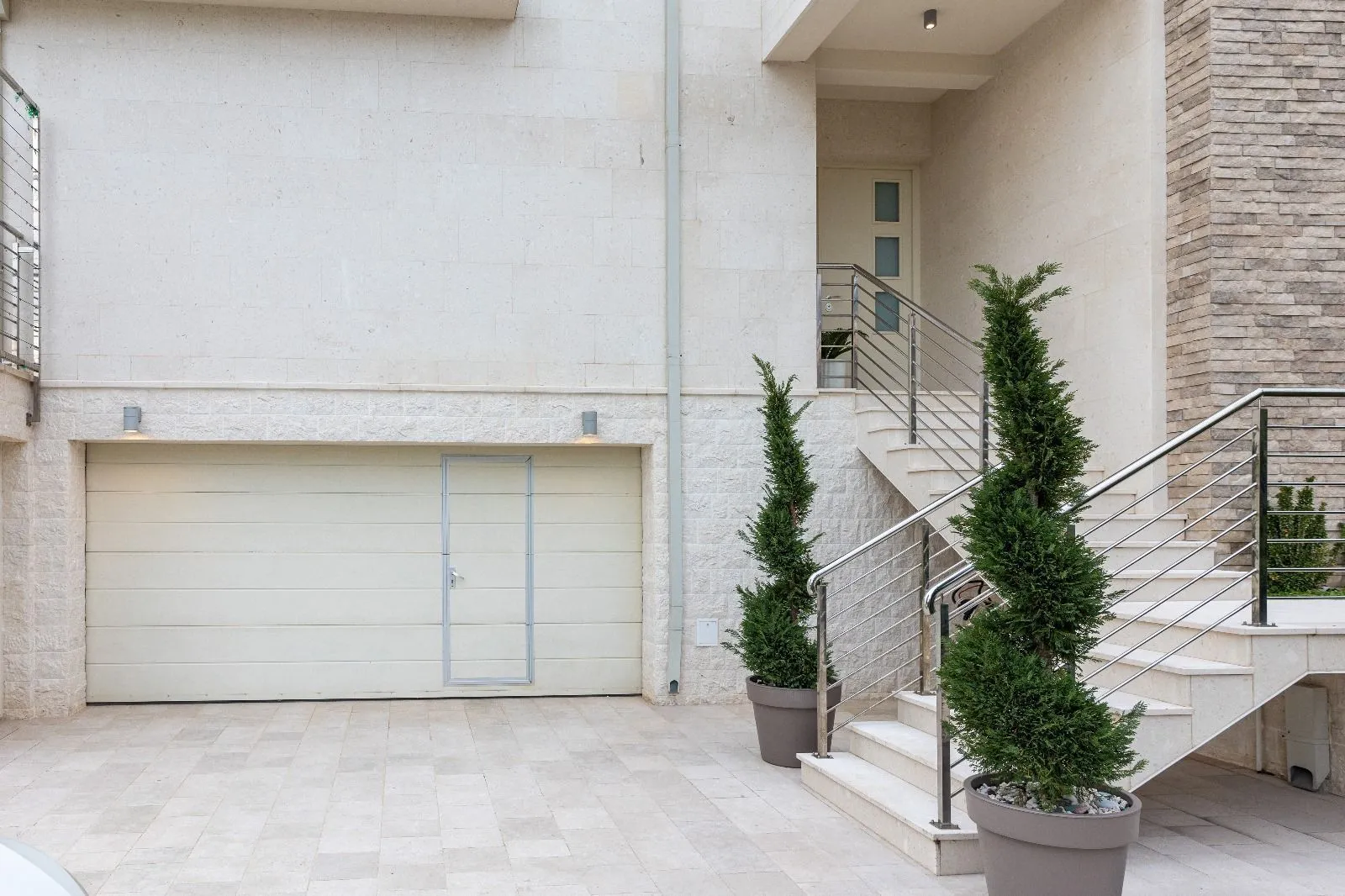 Sale, house, 400m², Bečići, Budva