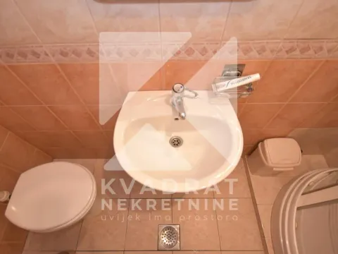 Izdavanje, kuća, 200m², Dalmatinska ulica, Podgorica - image 21