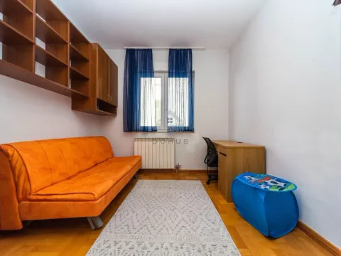 Rent, three bedroom apartment, 115m², Gorica C, Podgorica - image 11