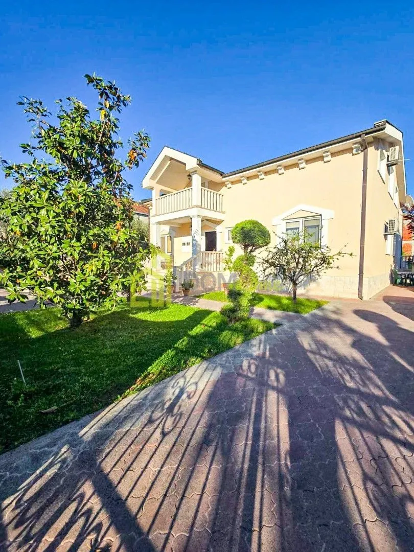 Prodaja, kuća, 356m², Tološi, Podgorica
