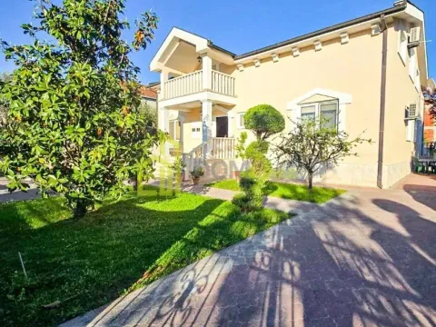 Prodaja, kuća, 356m², Tološi, Podgorica - image 6