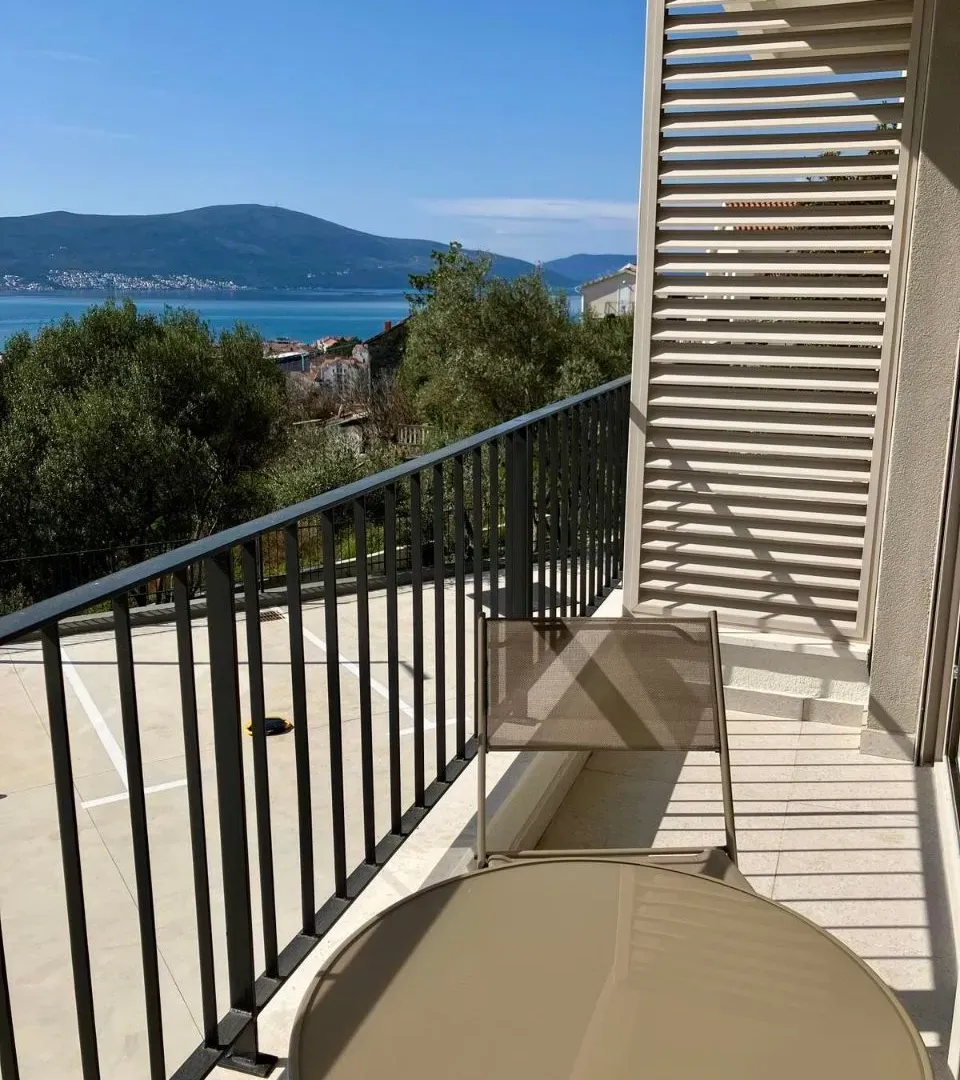 Izdavanje, jednosoban stan, 40m², Tripovići, Tivat