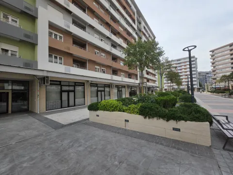 Rent, office space, 55m², Central Point, Podgorica - image 2