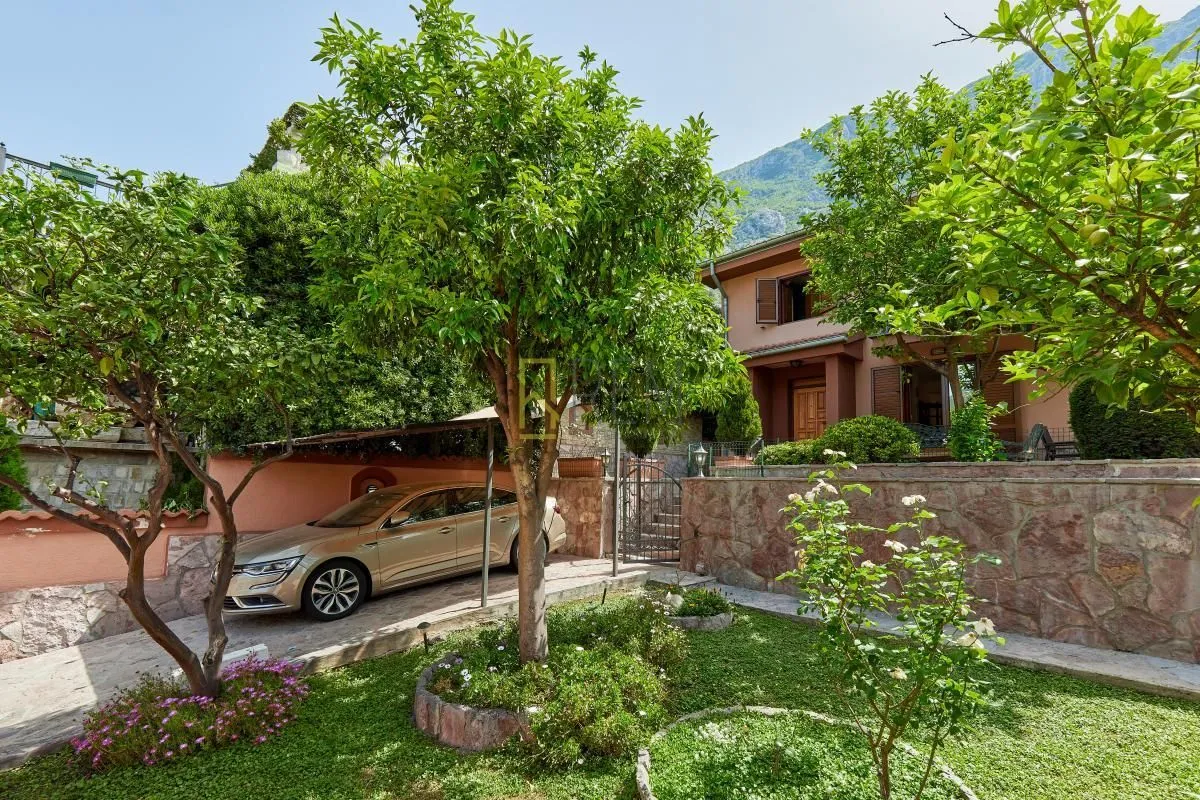 Prodaja, kuća, 120m², Dobrota, Kotor