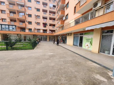 Courtyard and facade of the residential building. - image 2
