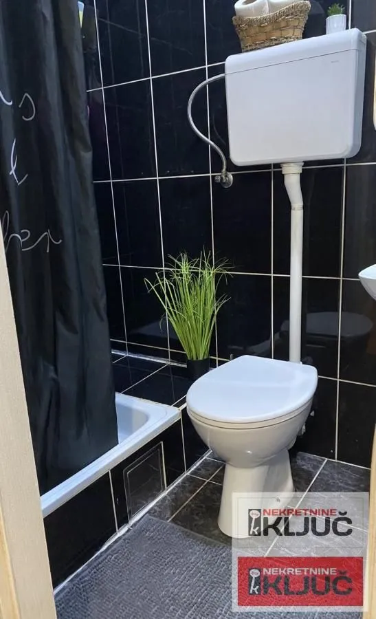 Prodaja, četvorosoban stan, 98m², Bulevar patrijarha Pavla, Novi Sad Sve Podlokacije