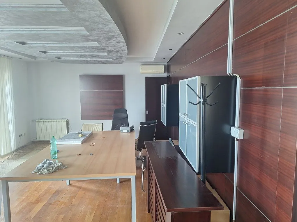 Rent, office space, 650m², Dobanovci, Surčin