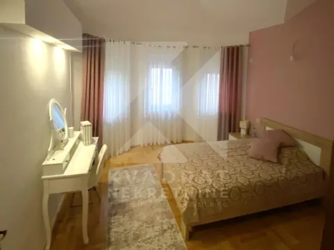 Izdavanje, kuća, 240m², Karaburško Polje, Podgorica - image 7