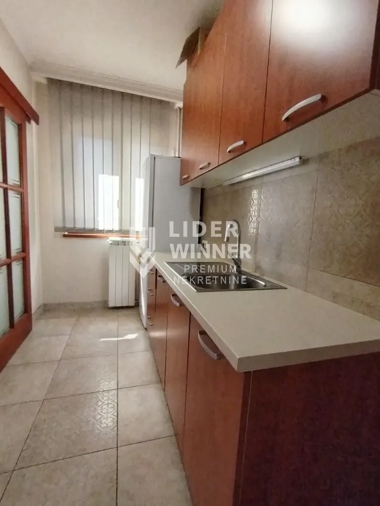 Izdavanje, kuća, 500m², Lekino Brdo, Voždovac Sve Podlokacije