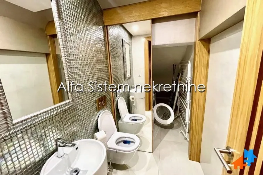 Izdavanje, dvosoban stan, 209m², Kalenić Pijaca, Vračar Sve Podlokacije