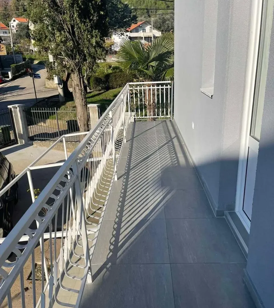 Rent, one bedroom apartment, 70m², Dumidran, Tivat