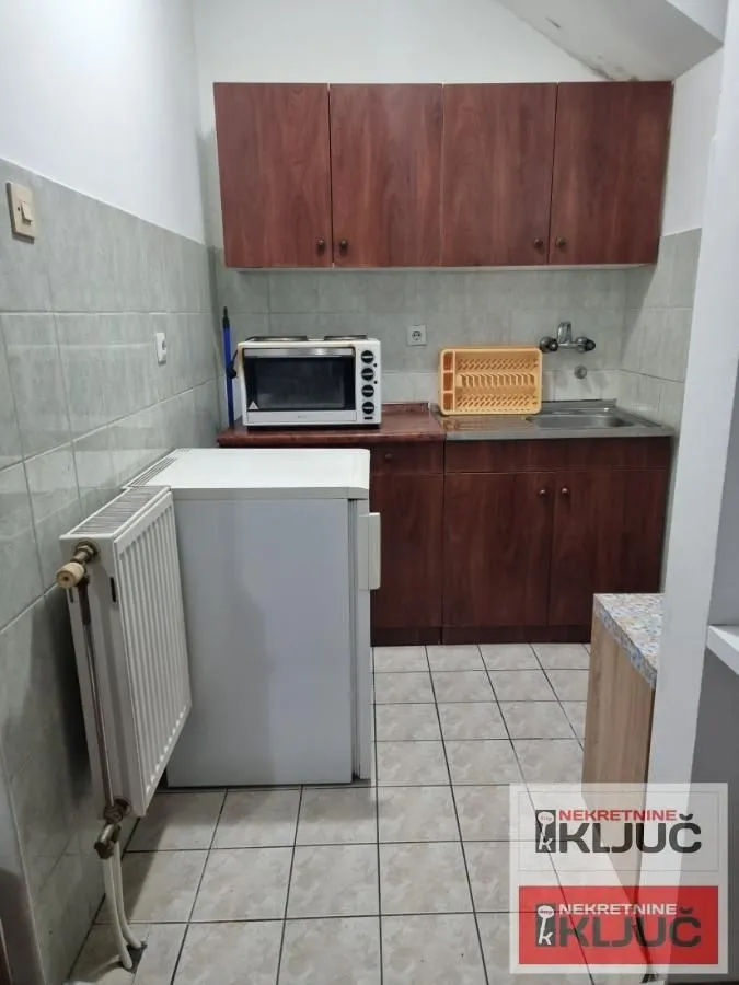 Izdavanje, garsonjera, 32m², Centar, Novi Sad