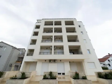 Izdavanje, dvosoban stan, 109m², Budva, Crna Gora - image 12