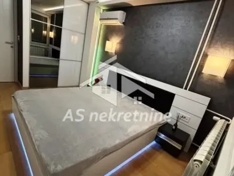 Izdavanje, trosoban stan, 78m², Novi Beograd Blok 22, Novi Beograd Sve Podlokacije - image 7