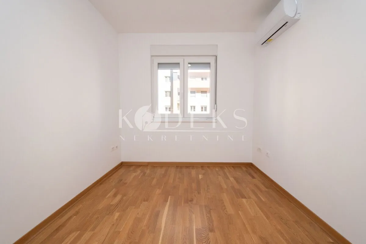Rent, office space, 64m², City Kej, Podgorica