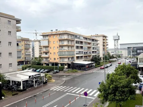 Izdavanje, trosoban stan, 75m², City Kvart, Podgorica - image 13