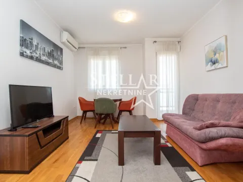 Izdavanje, jednosoban stan, 42m², City Kvart, Podgorica