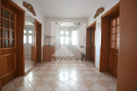 Rent, house, 400m², Zlatica, Podgorica - image 28