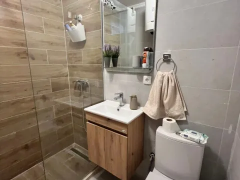 Izdavanje, dvosoban stan, 85m², Blok 5, Podgorica - image 24