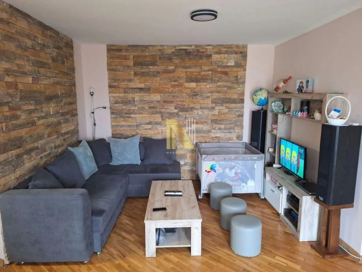 Prodaja, trosoban stan, 71m², Salajka, Novi Sad Sve Podlokacije
