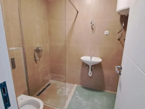 Prodaja, jednosoban stan, 45m², Tološi, Podgorica - image 5