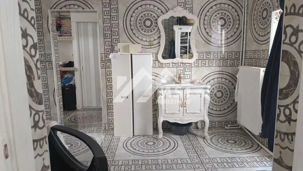 Izdavanje, kuća, 250m², Veternik, Novi Sad Sve Podlokacije
