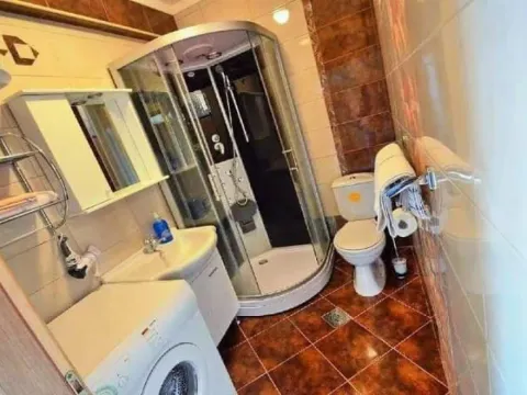 Izdavanje, jednosoban stan, 55m², Centar, Tivat - image 10