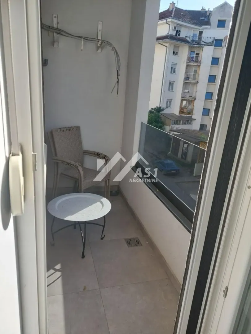 Izdavanje, dvosoban stan, 40m², Bulevar Oslobodjenja, Novi Sad Sve Podlokacije