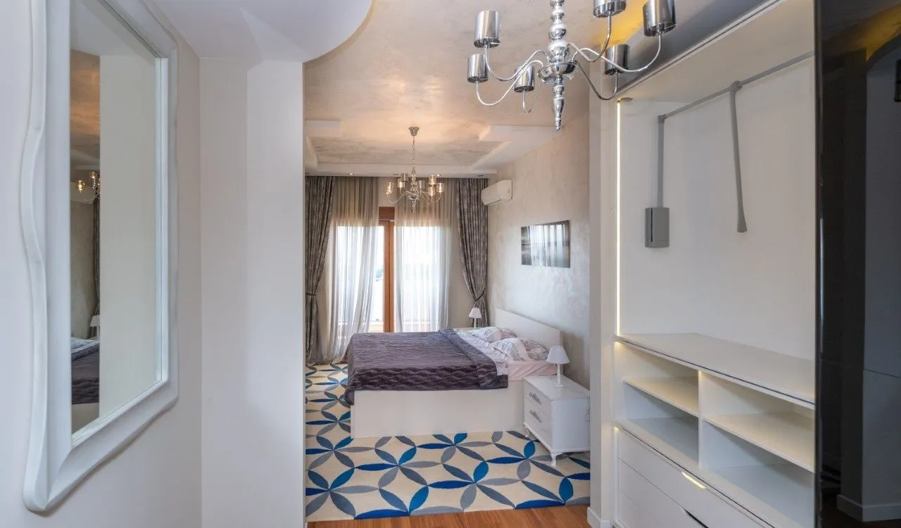 Rent, three bedroom apartment, 275m², Podgorica, Crna Gora
