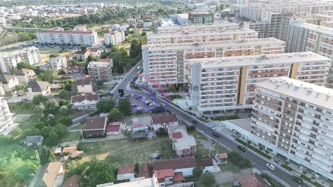 Pogled iz vazduha na gradsko naselje i okolne zgrade. - image 4