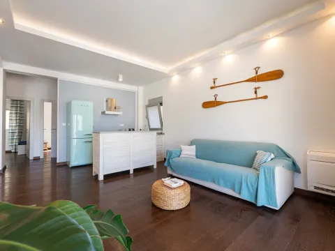 Sale, two bedroom apartment, 82m², Dobrota, Kotor - image 12