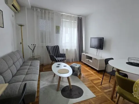 Izdavanje, jednosoban stan, 39m², Centar, Novi Sad - image 1