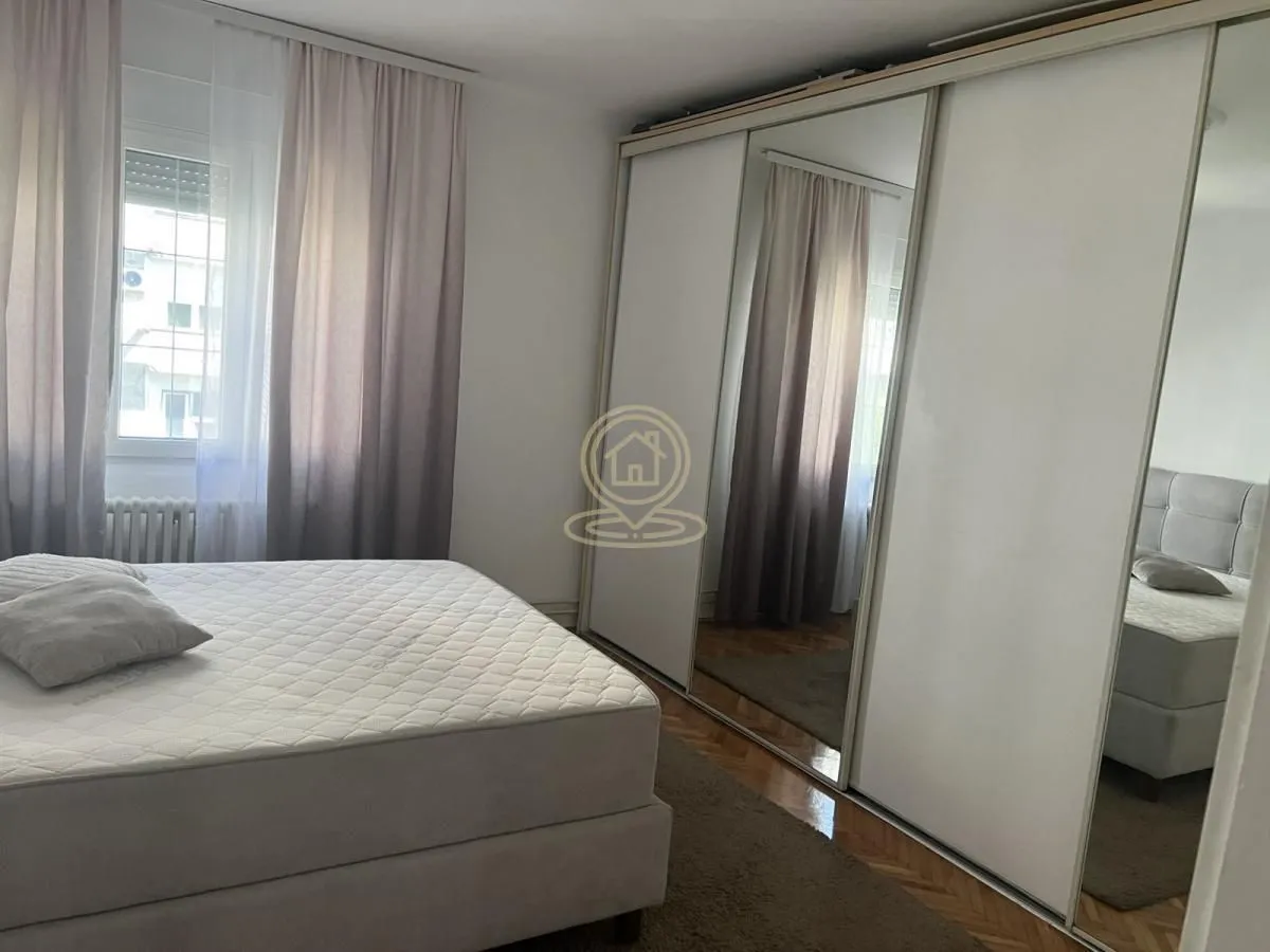 Rent, three bedroom apartment, 61m², Stari Grad, Beograd