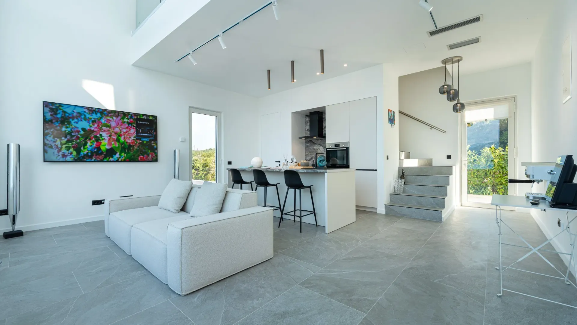 Rent, one bedroom apartment, 68m², Krašići, Tivat