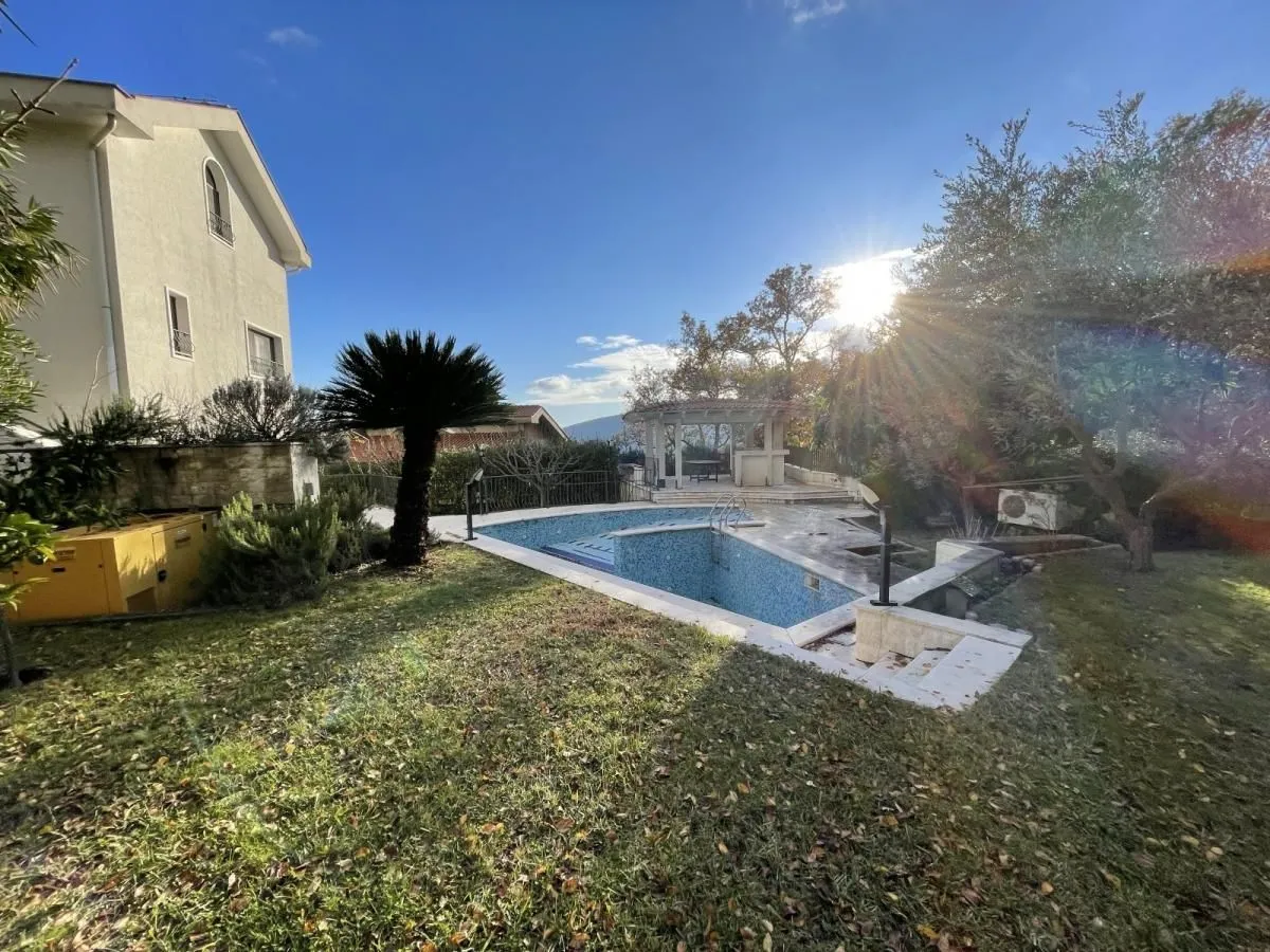 Prodaja, kuća, 201m², Topla, Herceg Novi